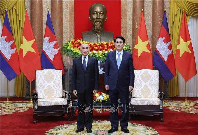 Cambodian King concludes state visit to Vietnam