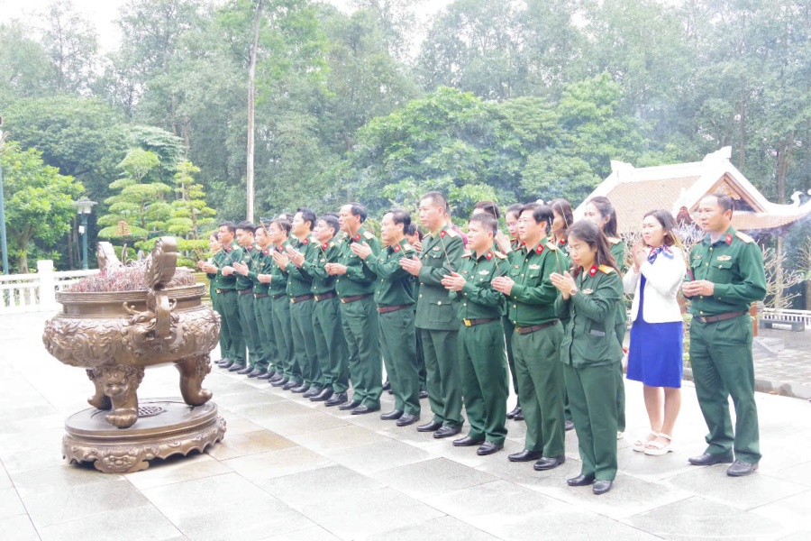 Military Hospital 4 offers incense to commemorate President Ho Chi Minh