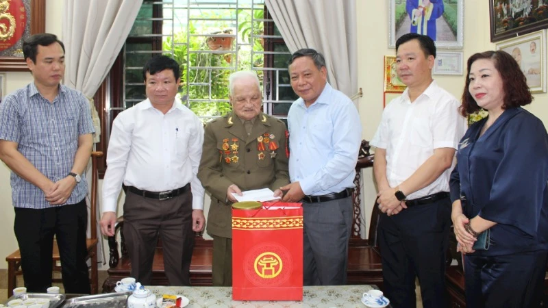 Hanoi allocates VND567 billion for over 1 1 million Tet gifts for policy beneficiaries and poor households