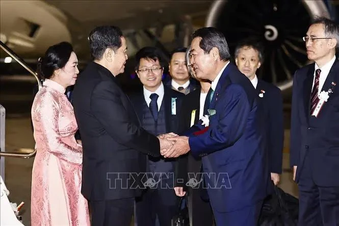 Top legislator starts official visit to Japan
