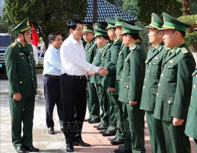 State President visits Bat Mot Border Guard Station in Thanh Hoa province
