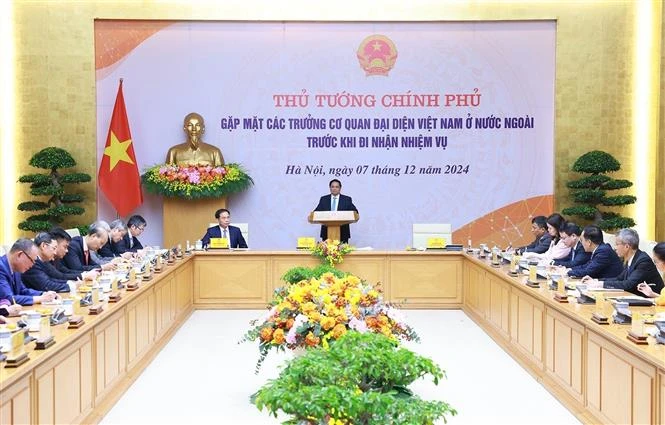 PM meets with new ambassadors, heads of Vietnamese representative offices abroad