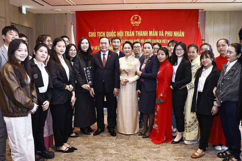 NA Chairman meets with representatives of Vietnamese community in Japan