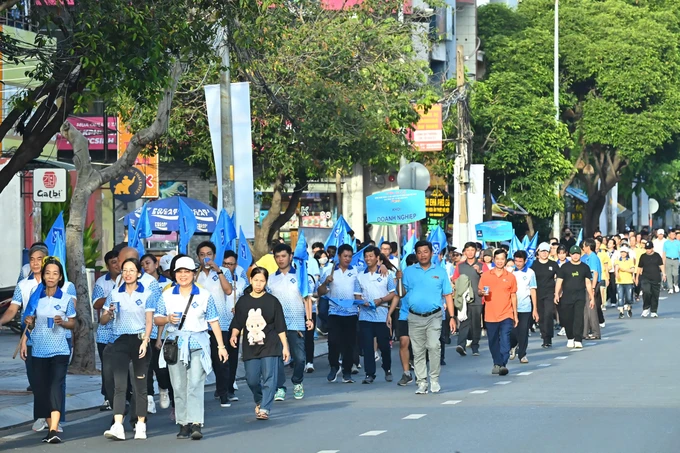 Over 4,000 walkers raise more than VND11 6 billion to support people in need