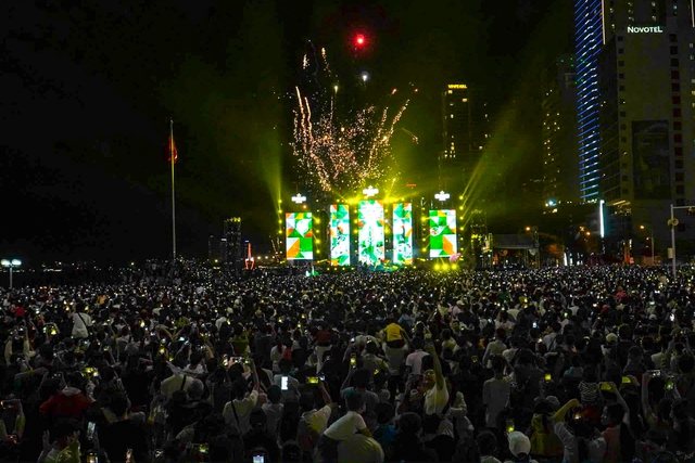 Khanh Hoa to launch 15-minute fireworks to welcome New Year 2025