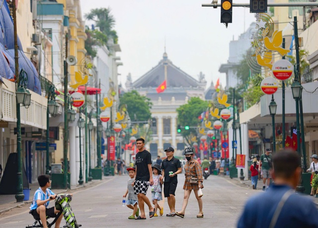 Hanoi greets over 2 1 million tourists in November
