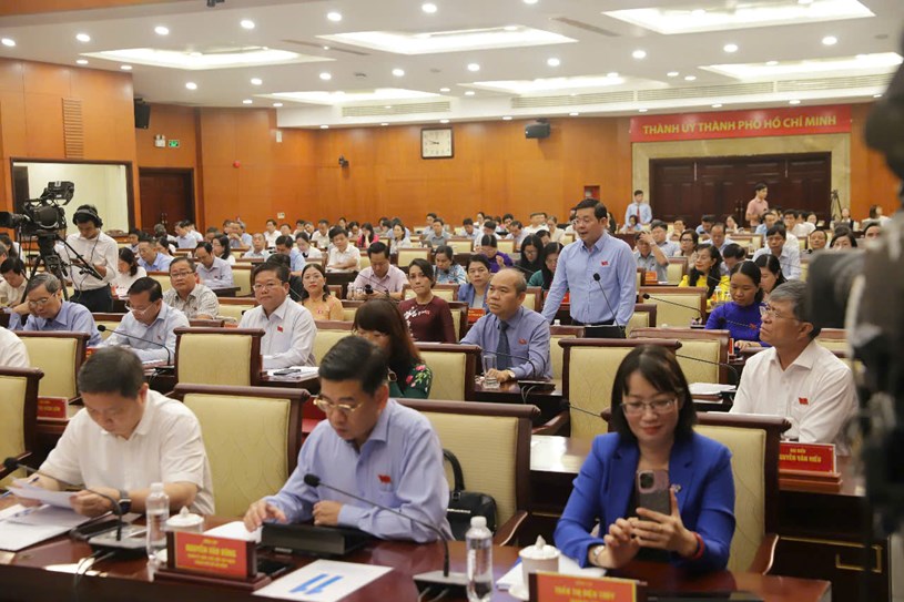 Question-and-answer session with leaders of Department of Culture and Sports