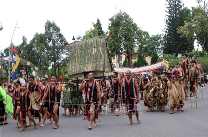 Over 1,000 ethnic minority artisans show off at Street Festival