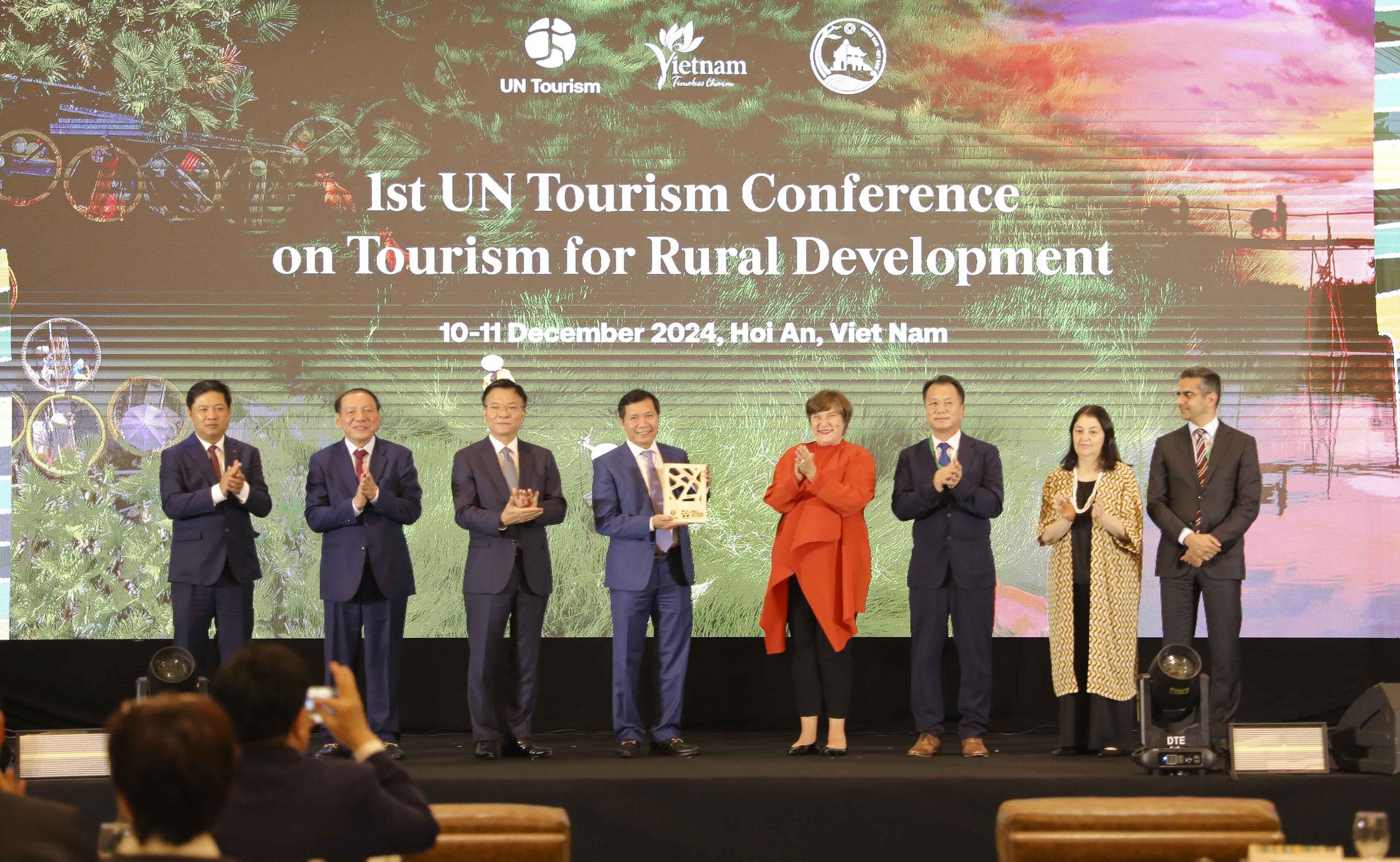 UN Tourism awards Best Tourist Village certificate to Tra Que Vegetable