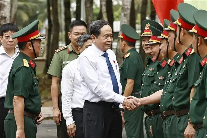 Top legislator visits Military Command of Hau Giang