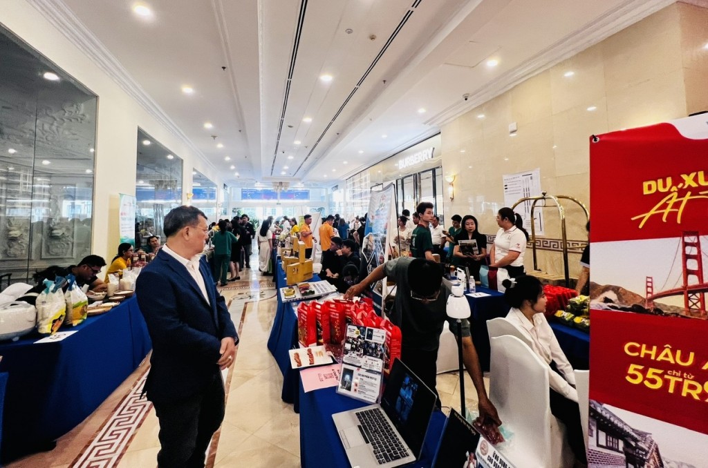 HCMC businesses join hands to stimulate year-end consumption
