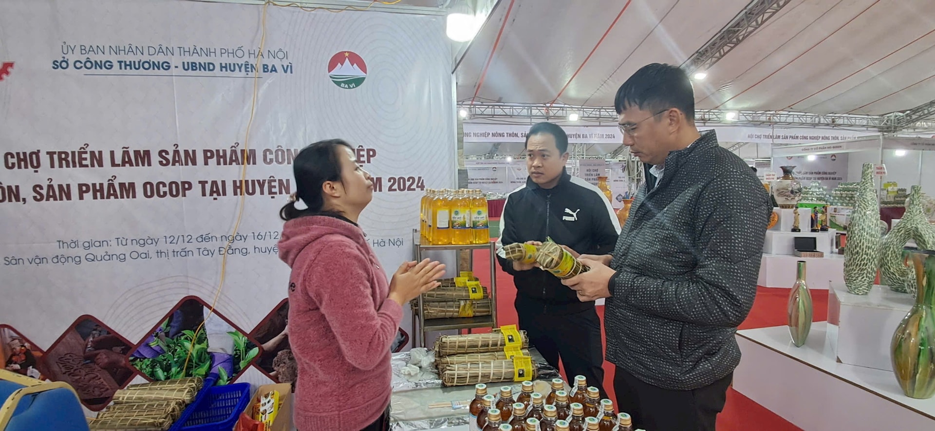 Exhibition fair on rural industrial products and OCOP opens in Ba Vi