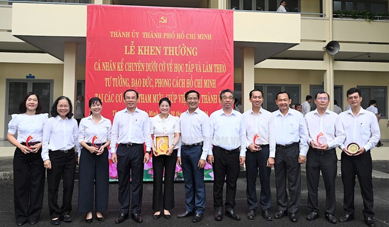 Southern city honors 47 outstanding individuals in telling stories about Uncle Ho