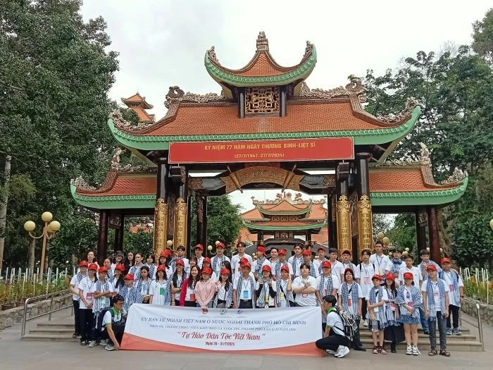 Meaningful Summer Camp 2024 attracts over 50 overseas Vietnamese youth