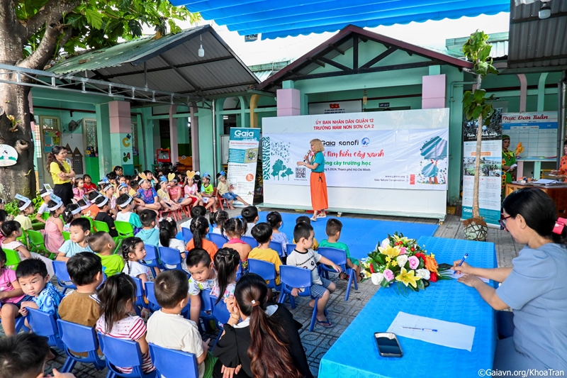 Planting trees at schools to green HCMC