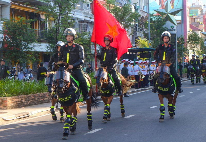 Mounted Police Unit performs with horses in HCMC
