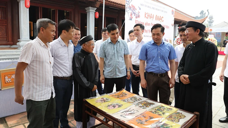 Dong Ho Folk Painting Market in Bac Ninh province
