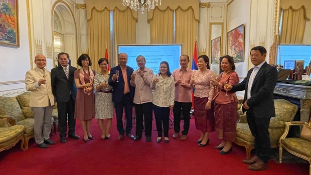 Échange culturel entre le Vietnam et le Laos en France