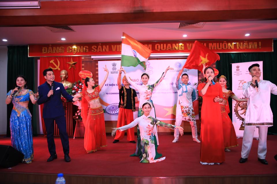 Célébration du 50e anniversaire des relations Vietnam-Inde à Hanoï