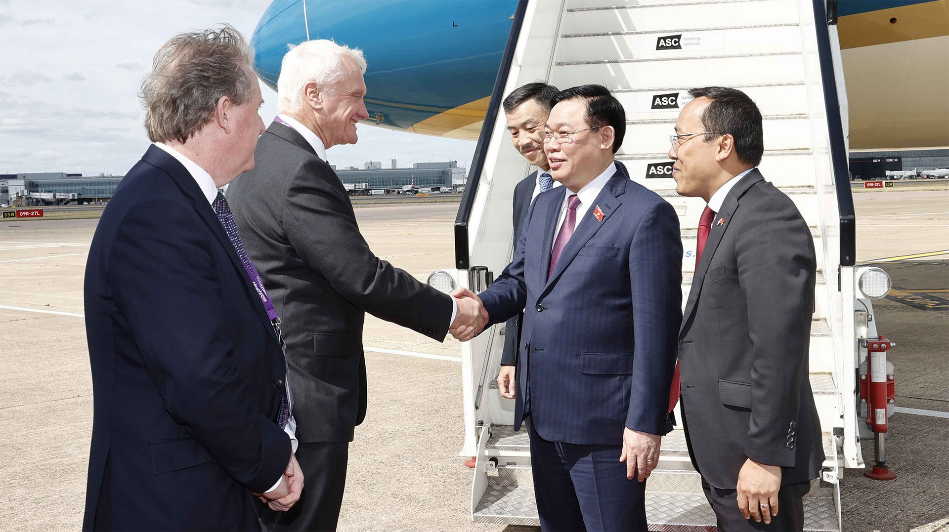Le président de l AN arrive à Londres pour sa visite officielle au Royaume-Uni