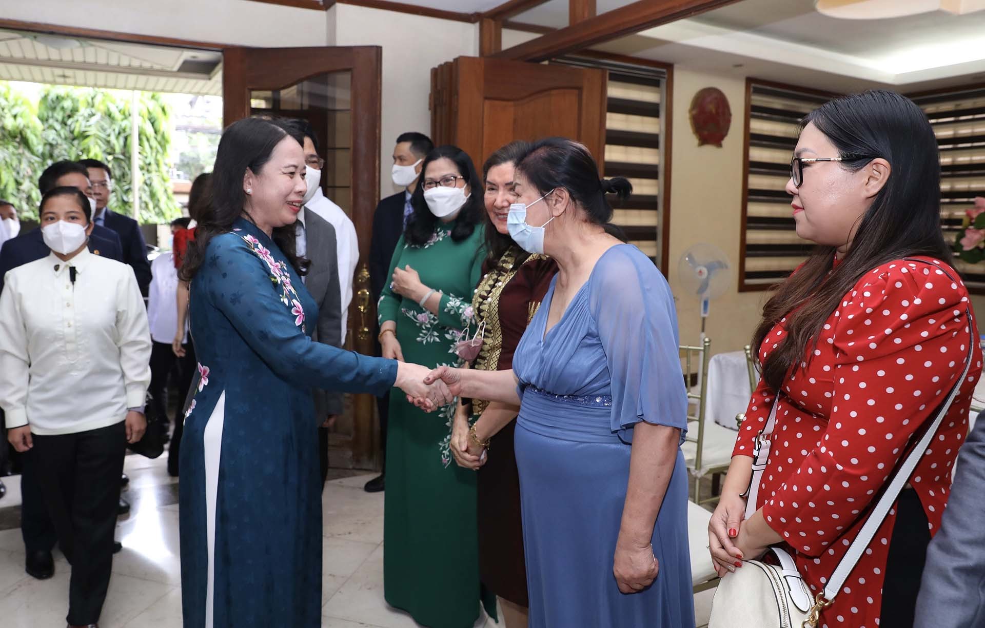 La vice-présidente Vo Thi Anh Xuân rencontre la communauté vietnamienne aux Philippines