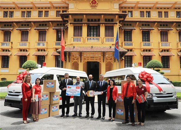La Croix-Rouge reçoit du matériel médical soutenu par Oman