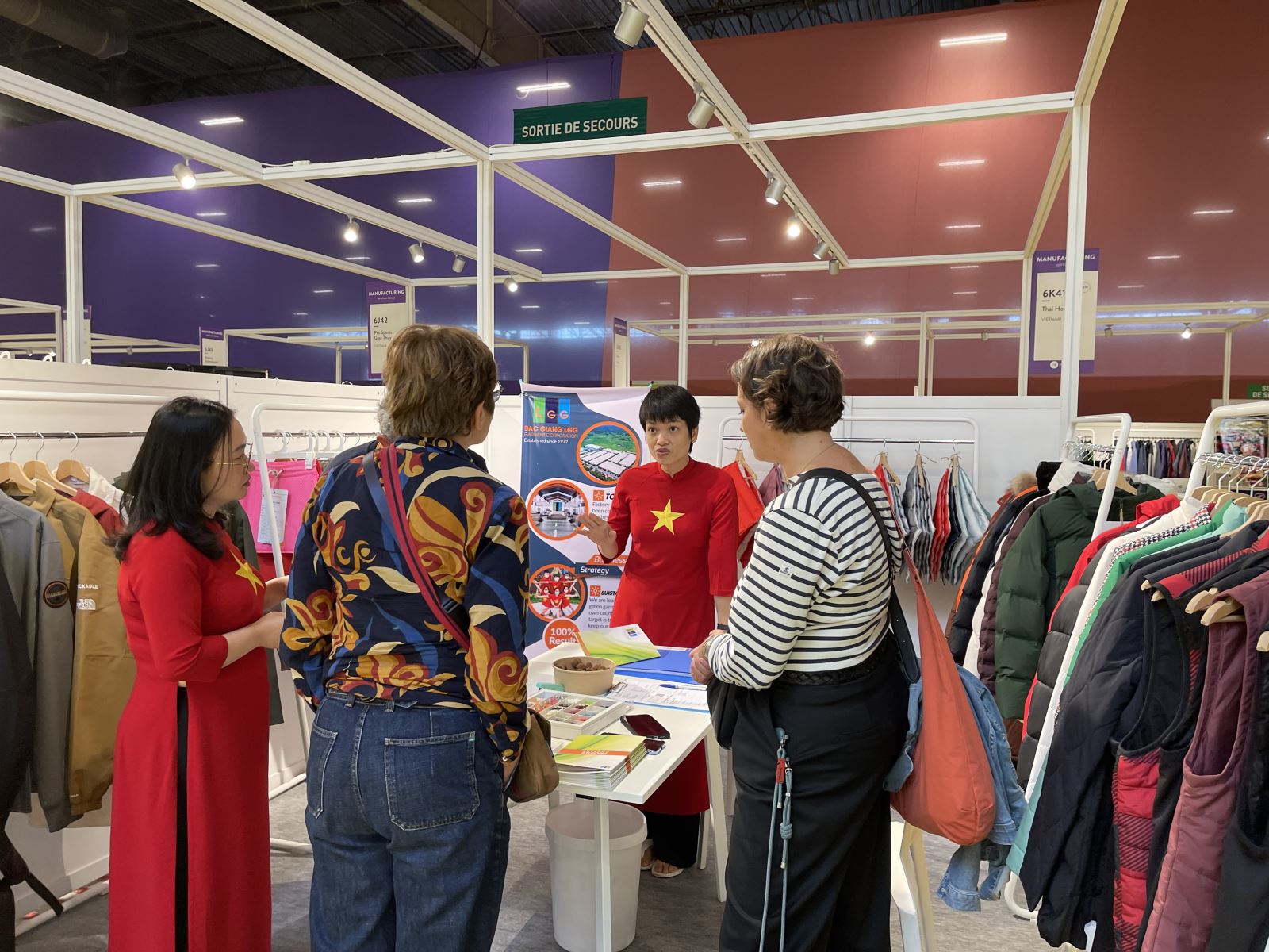 Le Vietnam participe au salon textile Première Vision 2022 en France
