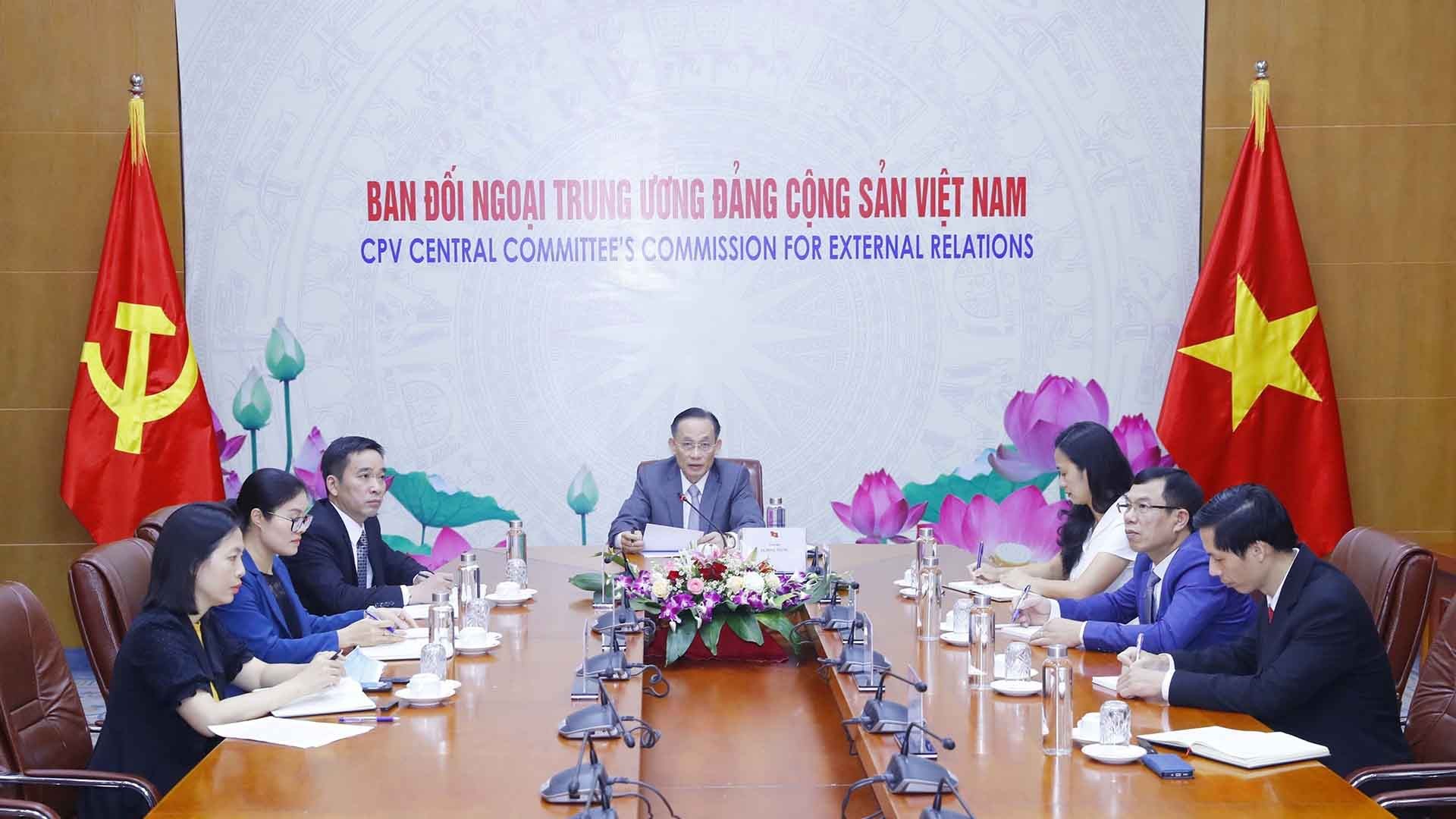 Renforcement de la coopération entre les deux Partis communistes du Vietnam et de Chine