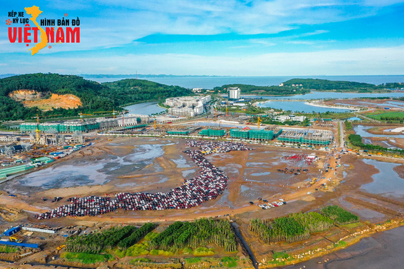 Le Vietnam s’offre la plus grande mosaïque en voitures du monde