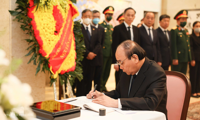 Les dirigeants vietnamiens expriment leurs condoléances pour le décès d Abe Shinzo