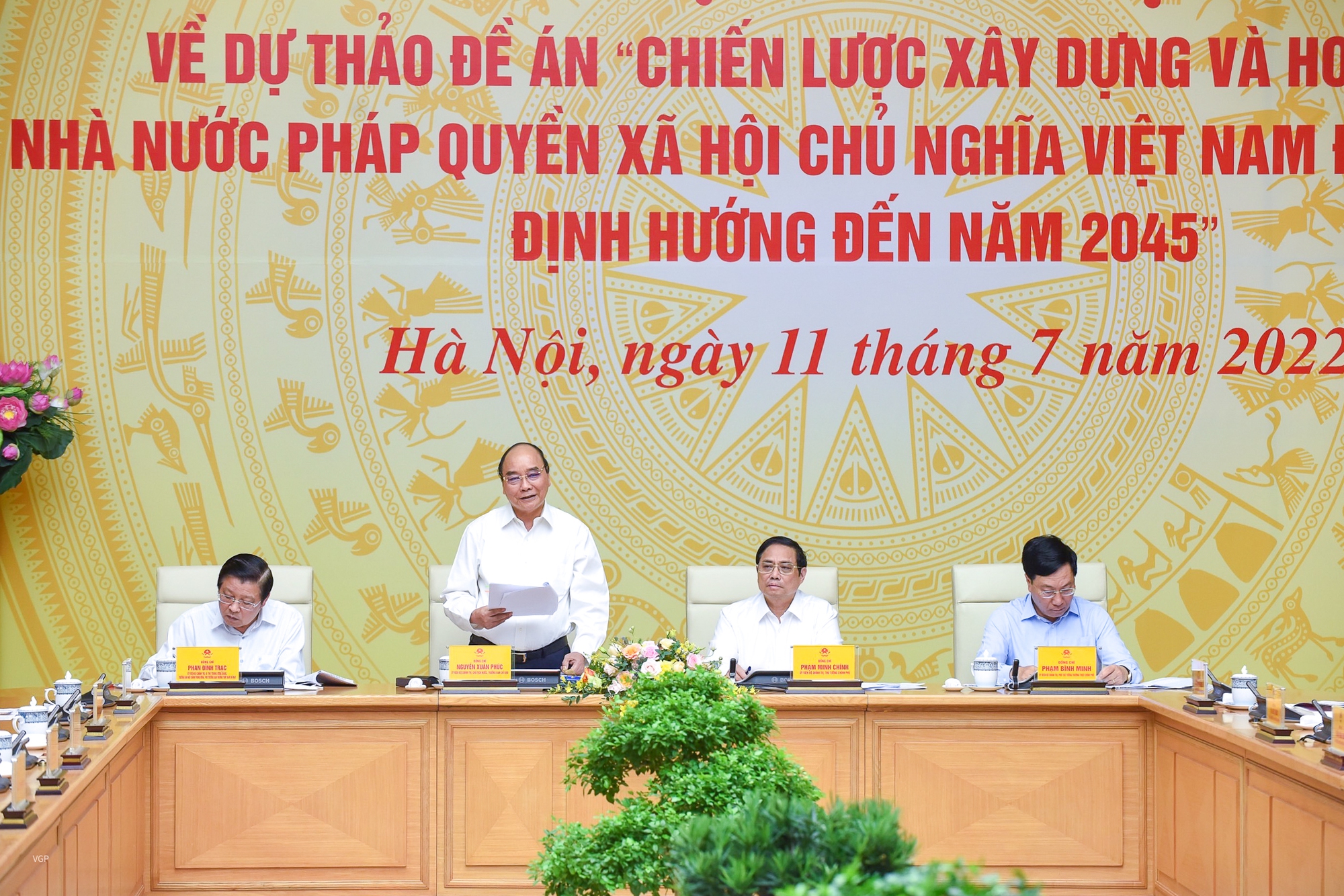 Réunion sur l’édification et le perfectionnement de l État de droit socialiste au Vietnam