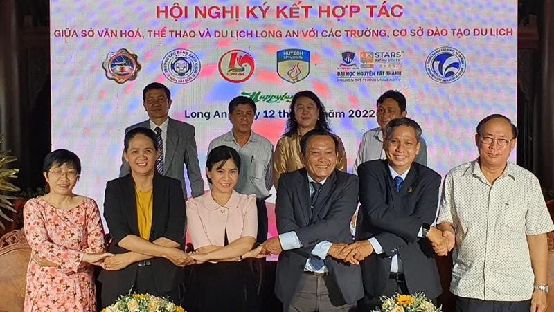 Long An signe un accord de coopération dans la formation touristique