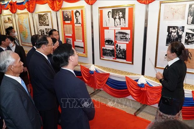 Vernissage d’une exposition sur les relations Vietnam-Laos à Vientiane
