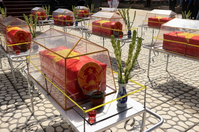 Long An inhumation des restes de soldats tombés au Cambodge