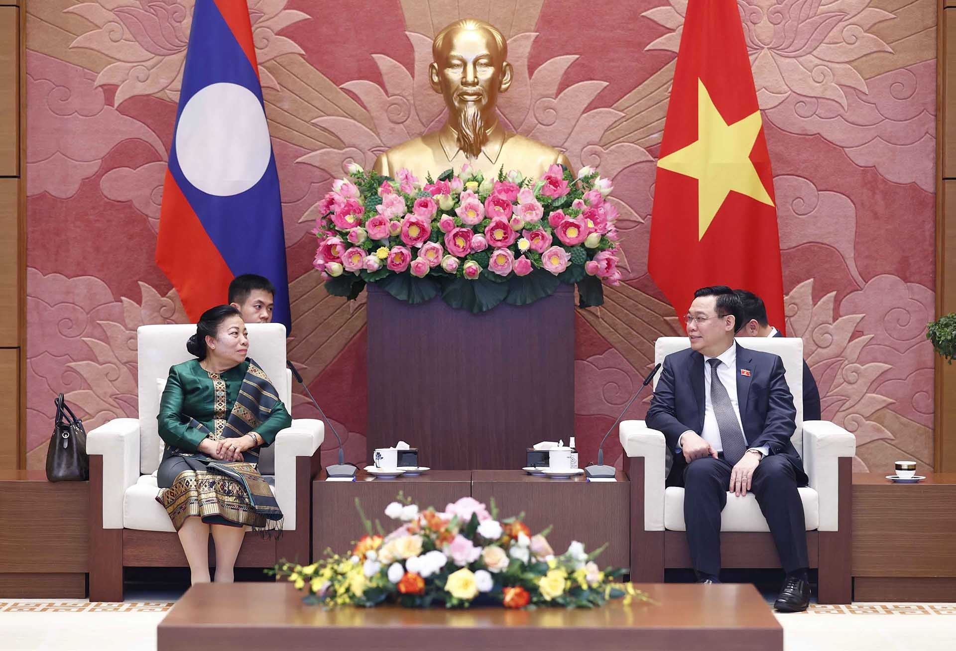 Resserrement des relations législatives Vietnam-Laos