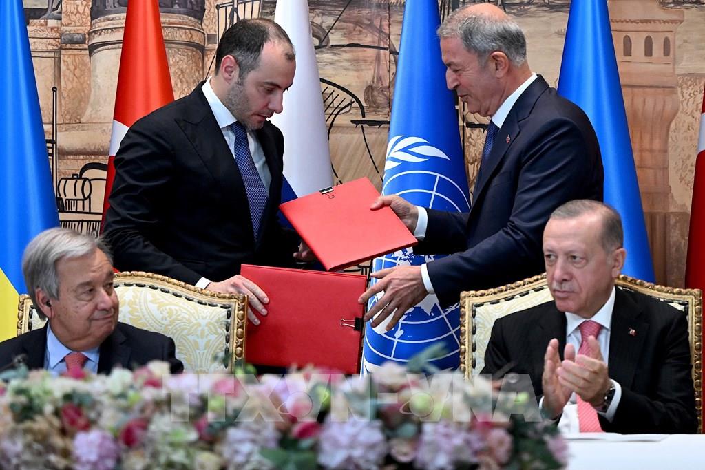 Moscou et Kiev ont signé deux copies du même accord sur les céréales