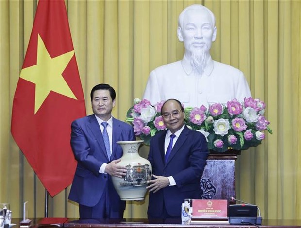 Le président exhorte l Association sud-coréenne KOVECA à augmenter ses investissements au Vietnam