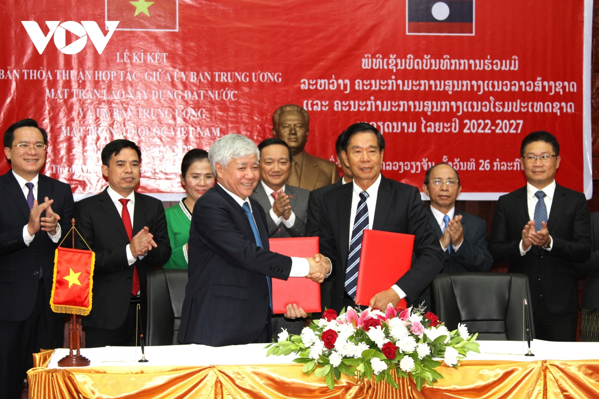 Les Fronts de la Patrie du Vietnam et du Laos renforcent la coopération bilatérale