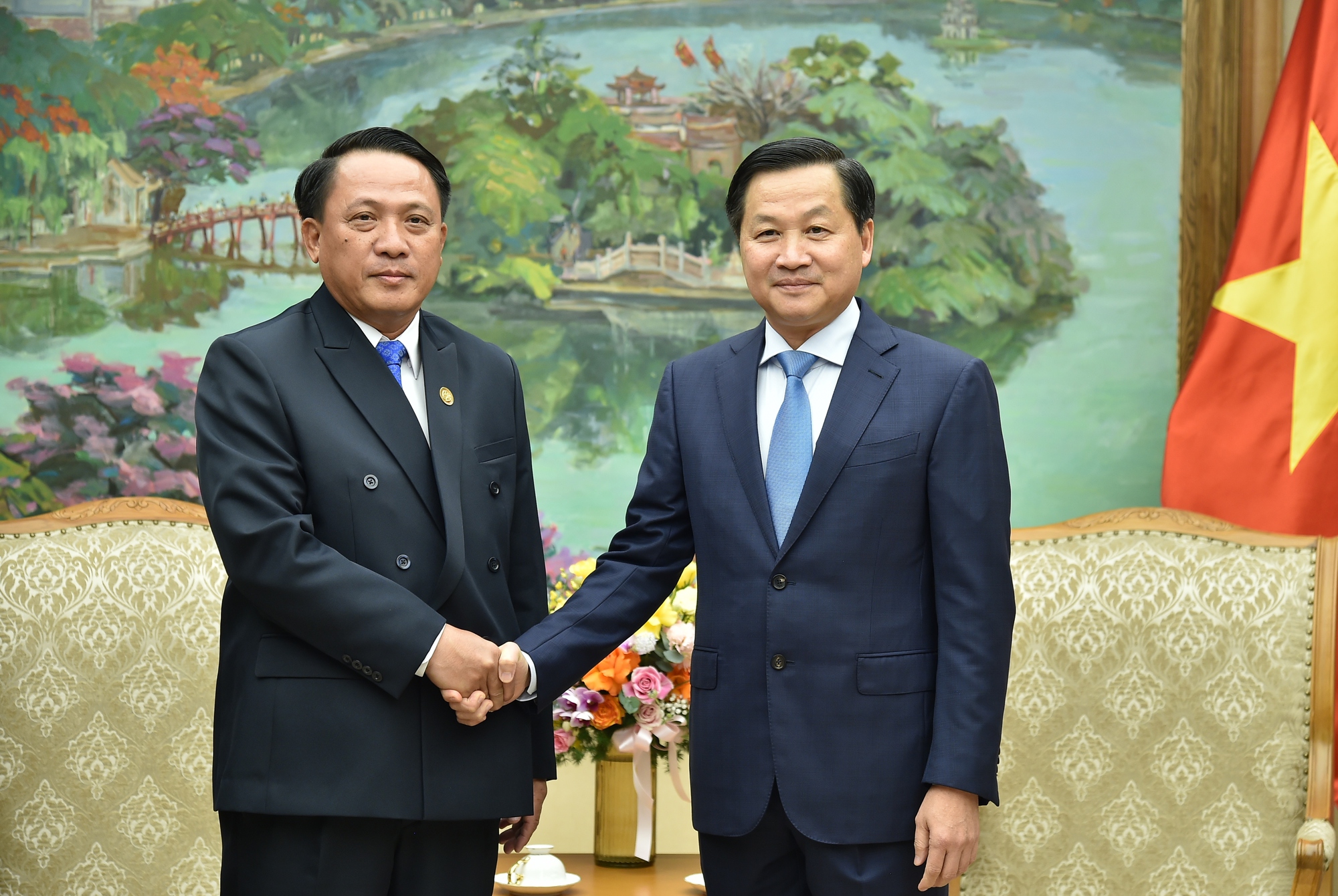 Le vice-PM Lê Minh Khai reçoit le ministre des Finances du Laos