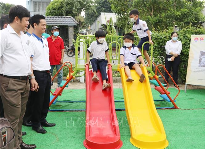 Inauguration d un espace culturel Ho Chi Minh pour les enfants