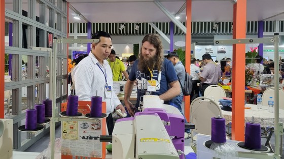 Inauguration d une exposition internationale du textile-habillement à Ho Chi Minh-Ville