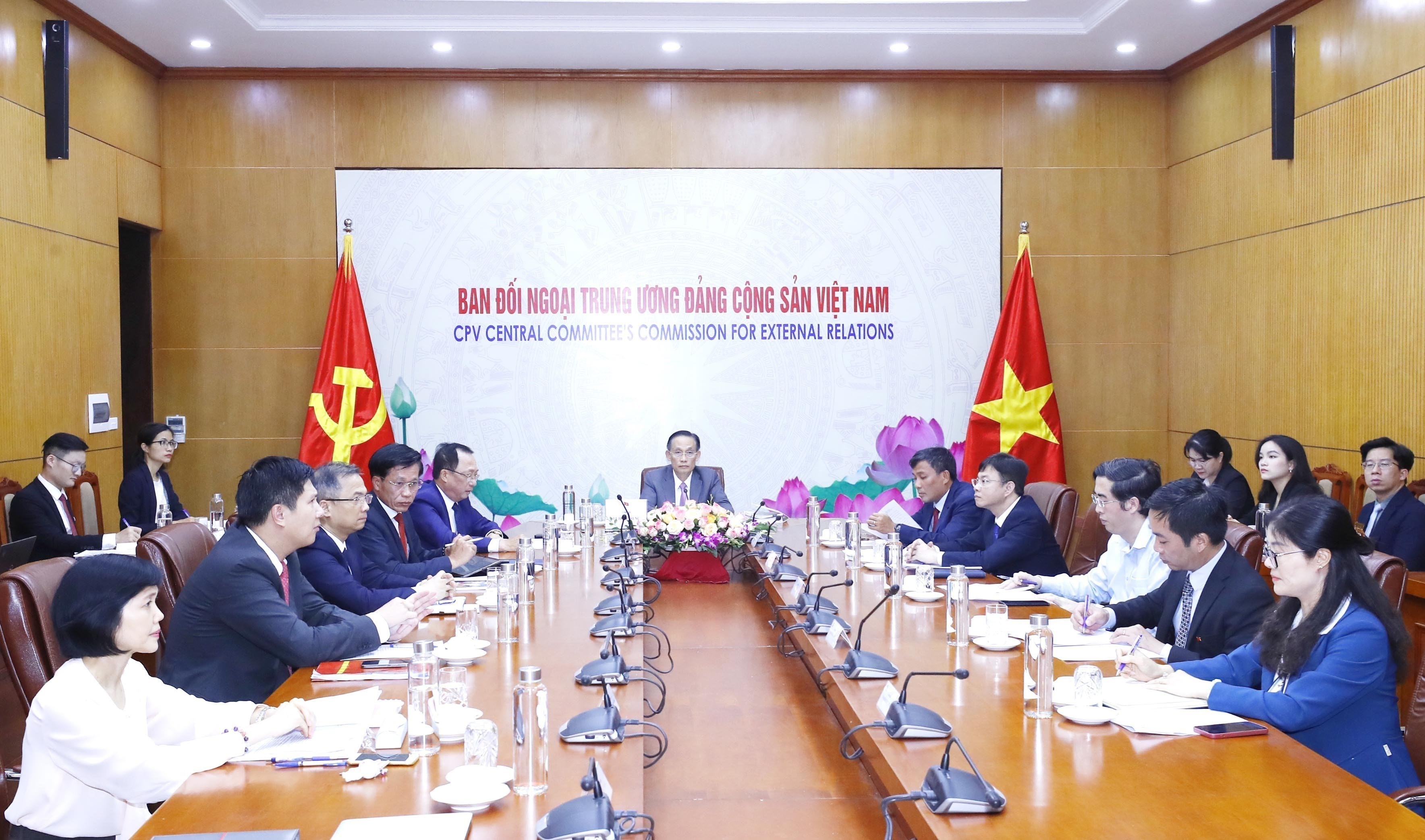 Le leader vietnamien félicite le Forum entre le PCC et les partis politiques marxistes du monde
