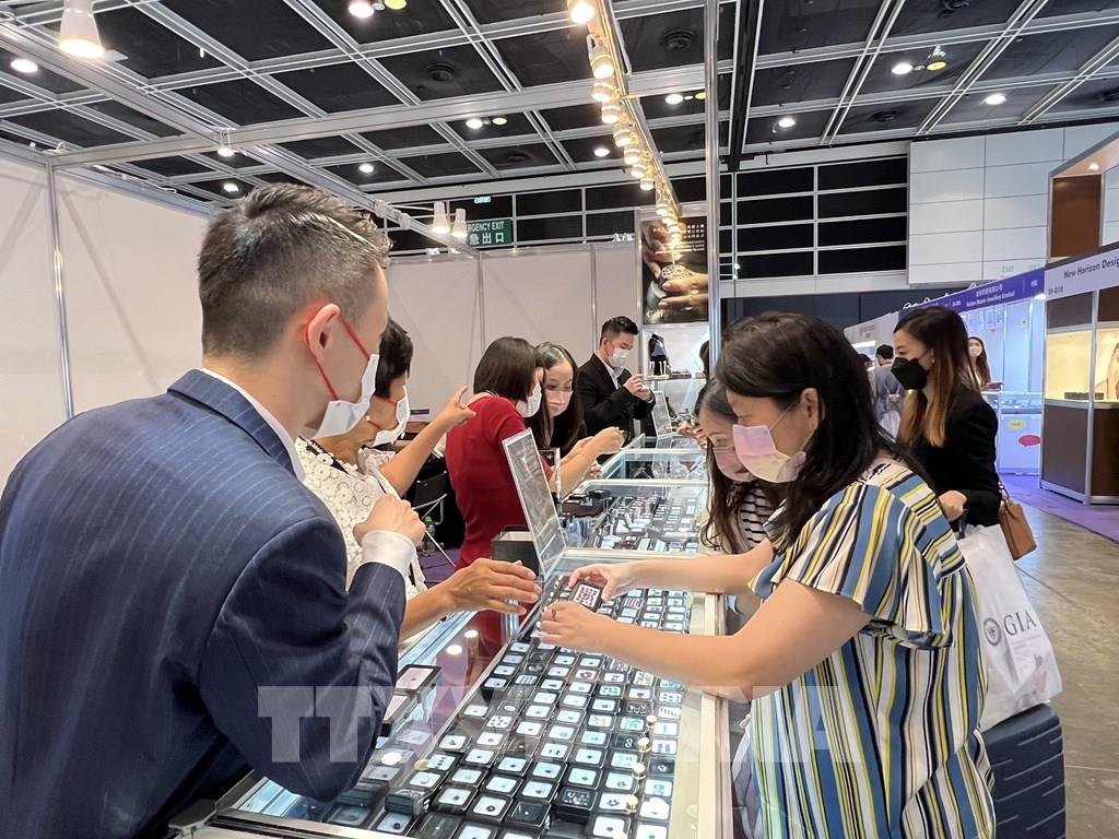 Le marché vietnamien des pierres précieuses séduit des entreprises hongkongaises