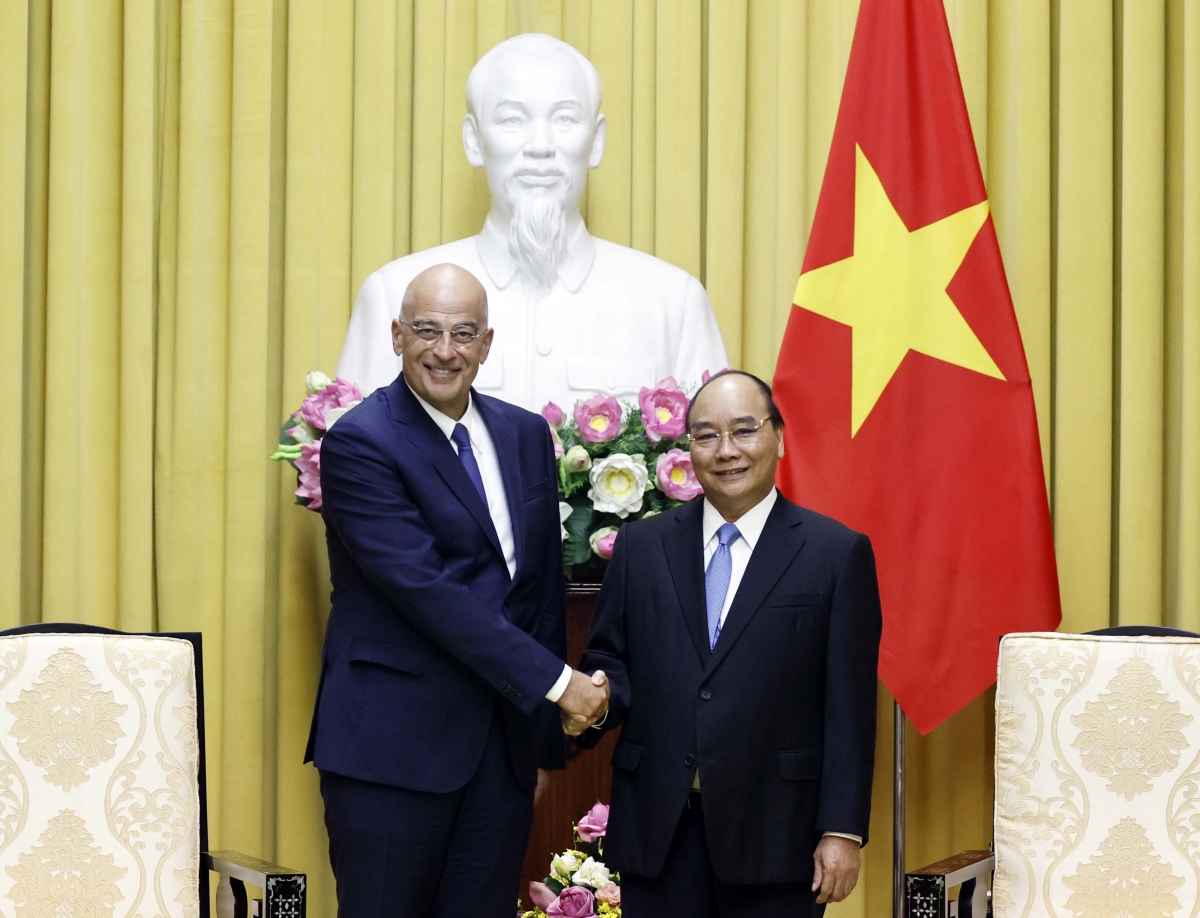 Le président Nguyên Xuân Phuc reçoit le ministre grec des AE