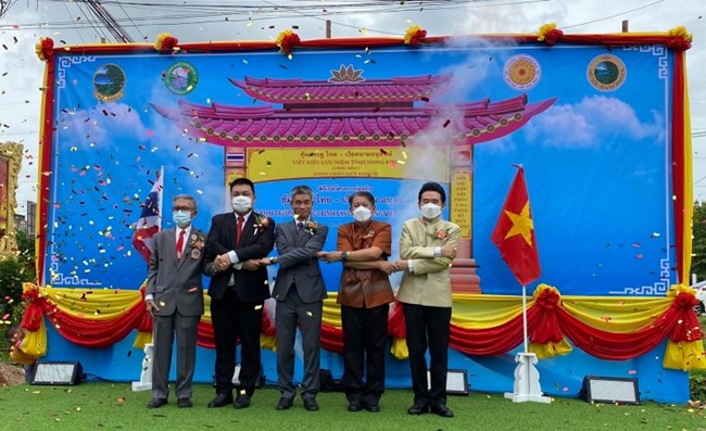 Mise en chantier de la porte de bienvenue sur la route de souvenir des Viet kieu en Thaïlande