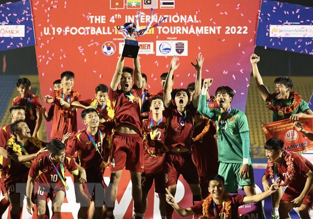 Football  le Vietnam remporte le Coupe des U19 du Journal Thanh Nien