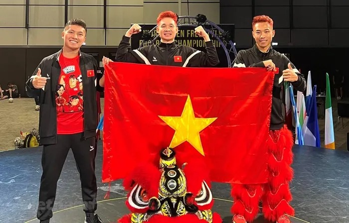 Football freestyle Le Vietnam remporte la deuxième place au tournoi Super Ball 2022