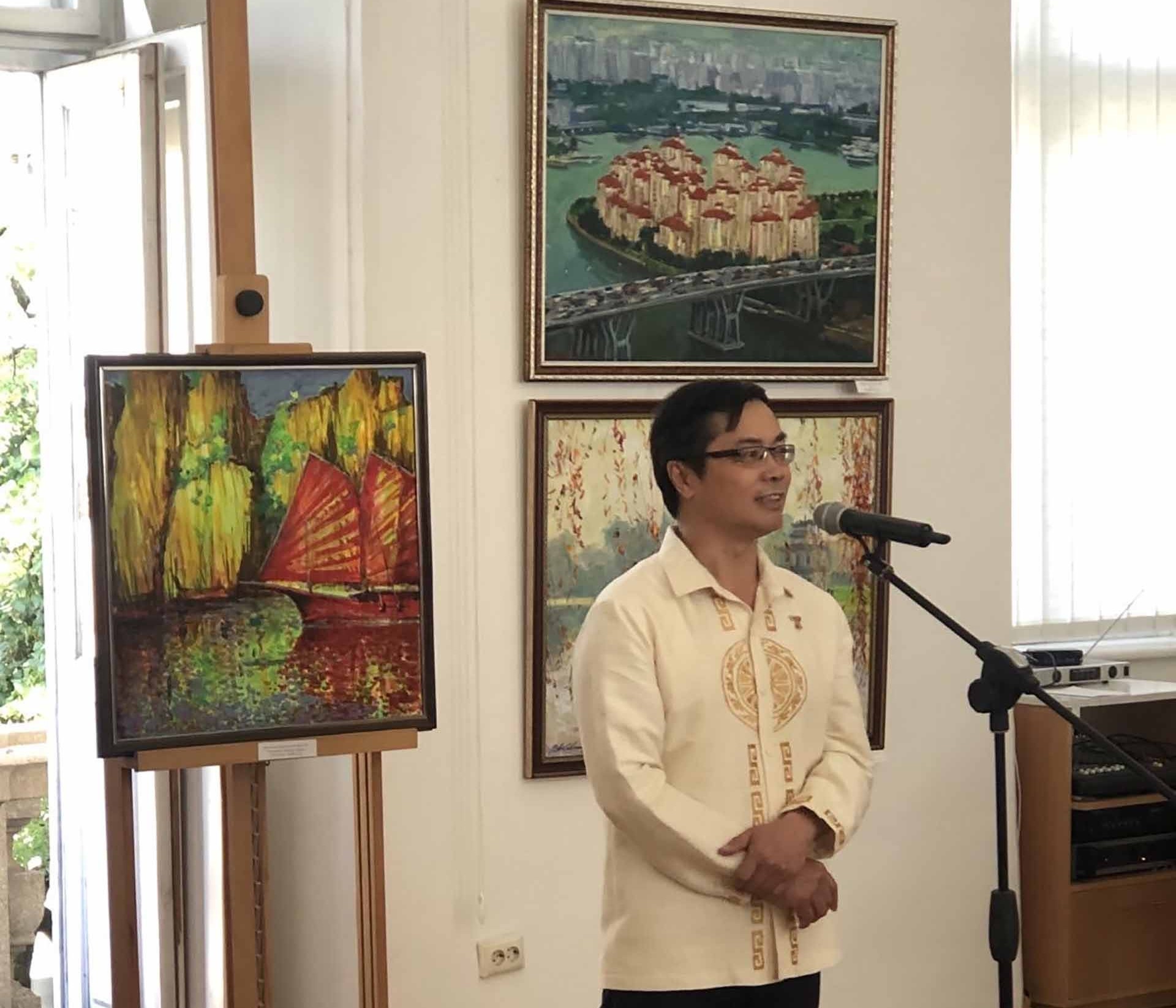 Une exposition de peintures vietnamiennes s’ouvre en Ukraine