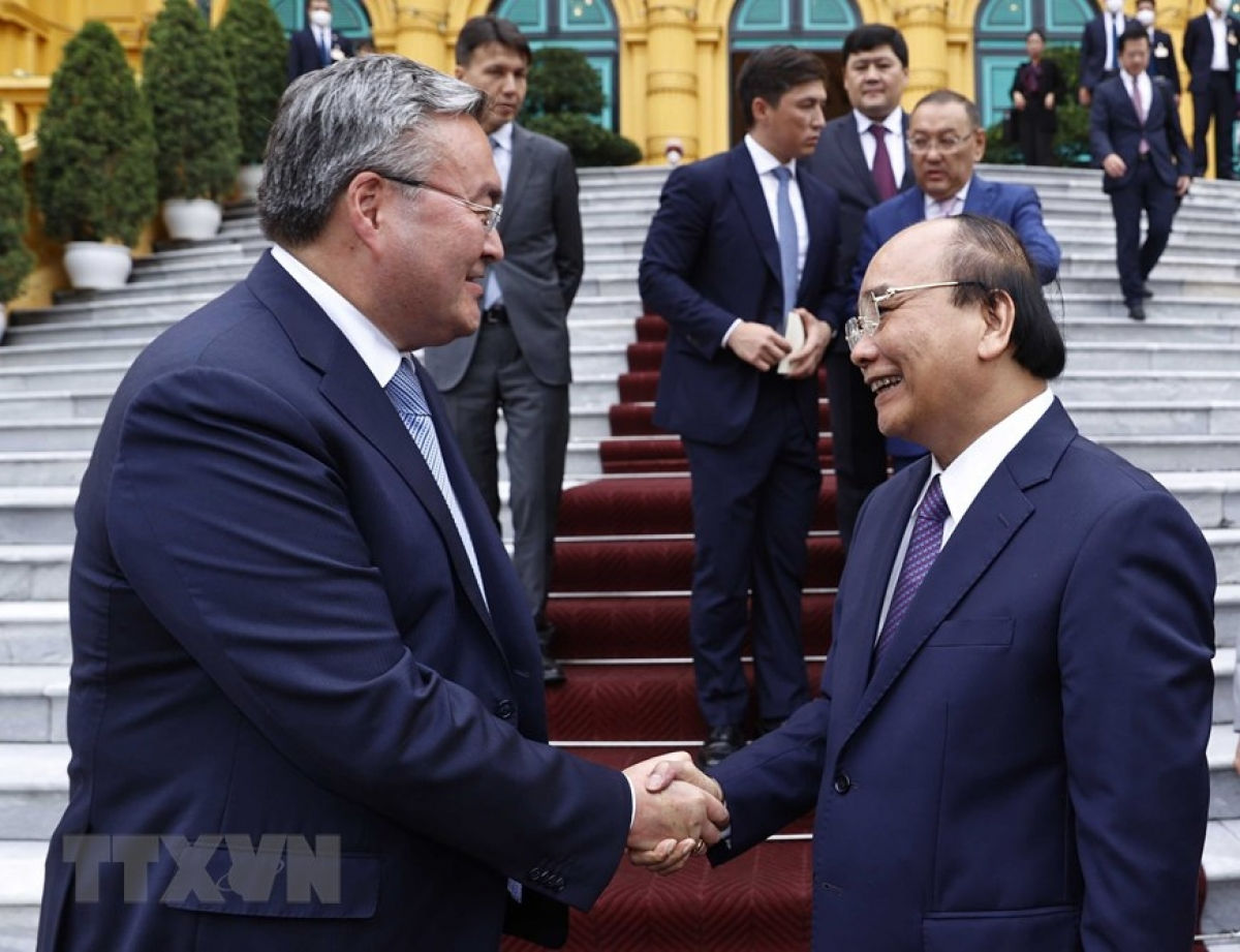 Le Vietnam chérit toujours son amitié traditionnelle avec le Kazakhstan