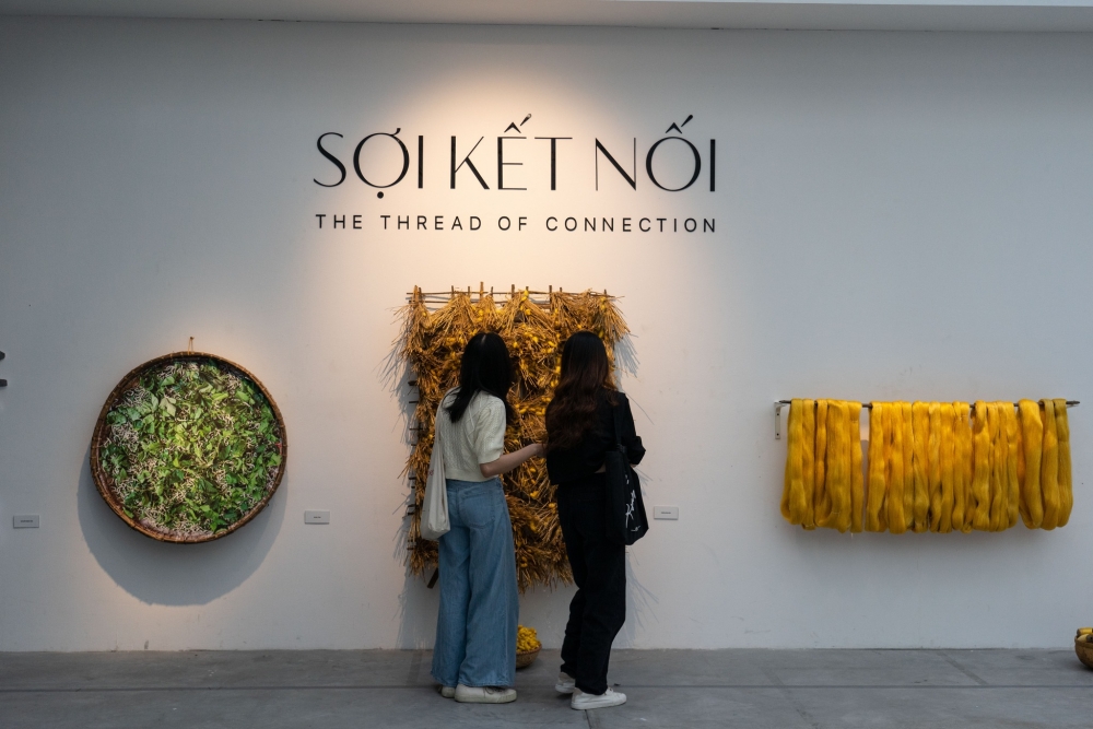 Exposition la soie, le Fil de connexion entre jeunes artistes